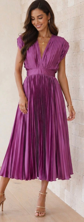 Hayes & Tate™ | Timeless Pleated Midi Dress