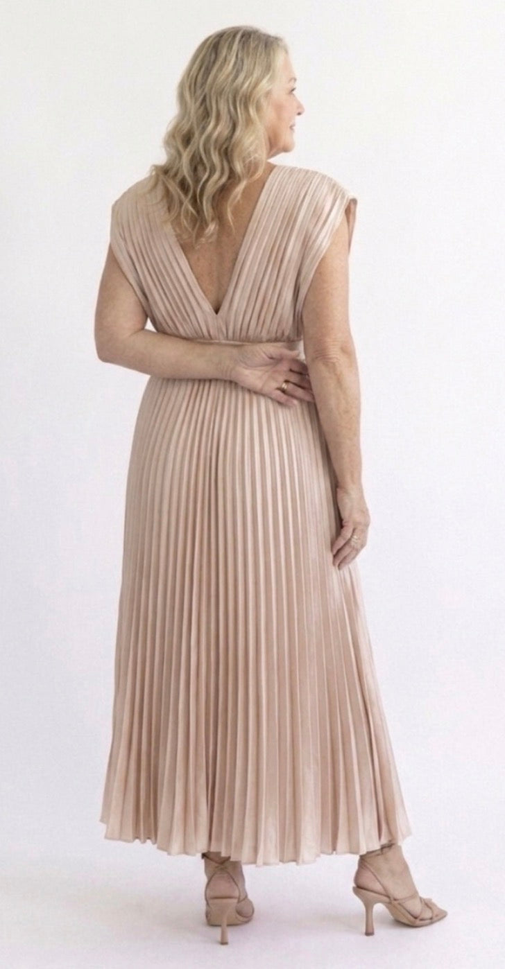 Hayes & Tate™ | Timeless Pleated Midi Dress