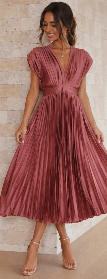 Hayes & Tate™ | Timeless Pleated Midi Dress