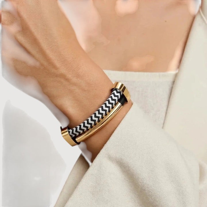 LAURA – Contemporary Jewelry Collection