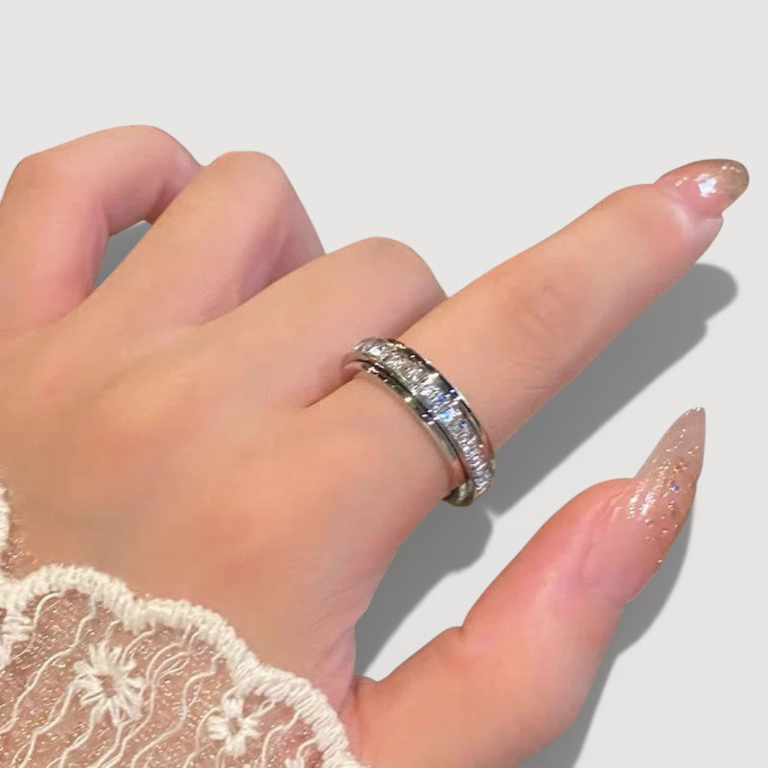 KATH – Stylish Spinner Ring