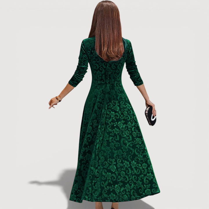 Jillian – Luxurious Velvet Dress