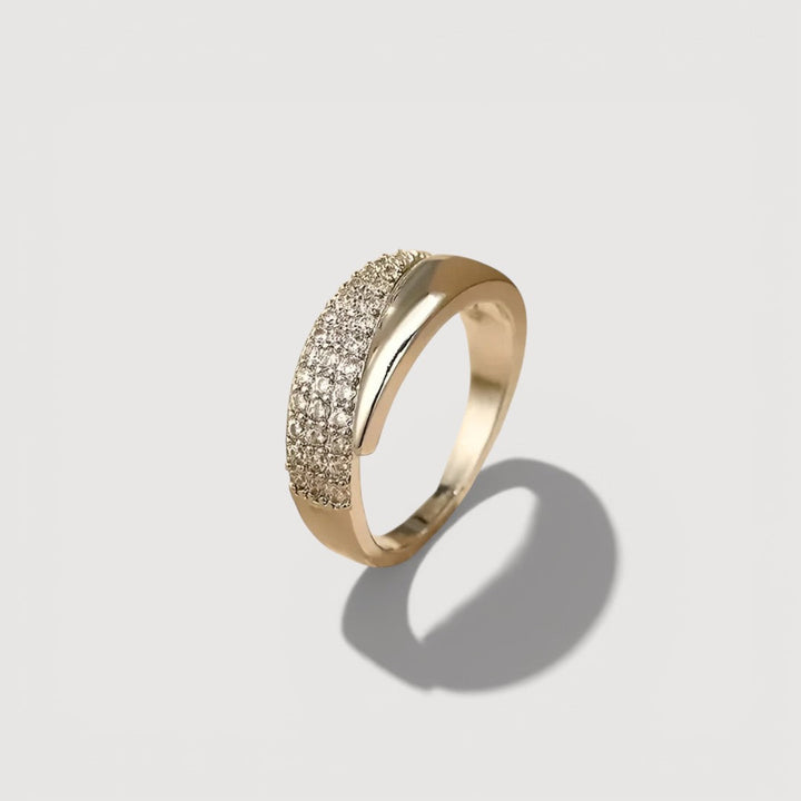 MARIE – STYLISH PAVÉ RING