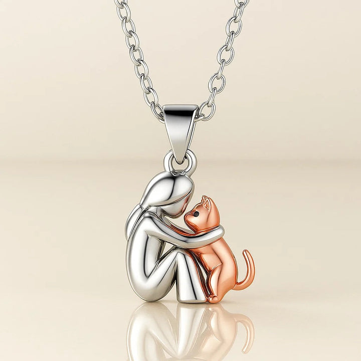 FELINIA – NECKLACE WITH CAT EMBRACE DESIGN