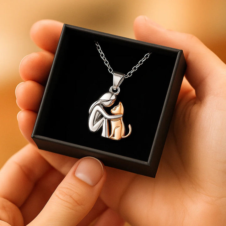 FELINIA – NECKLACE WITH CAT EMBRACE DESIGN
