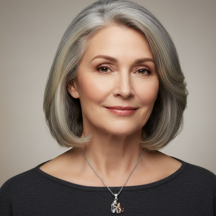 FELINIA – NECKLACE WITH CAT EMBRACE DESIGN